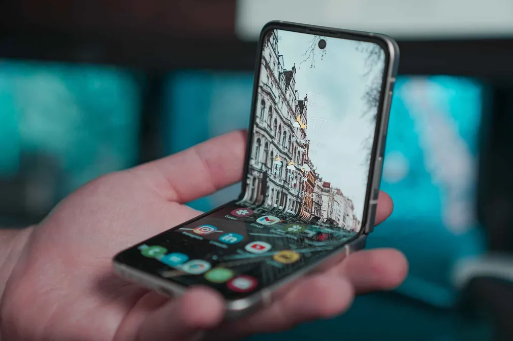 Welcome to the Era of Foldable Devices: The Impact of Foldable Phones on the Development Process