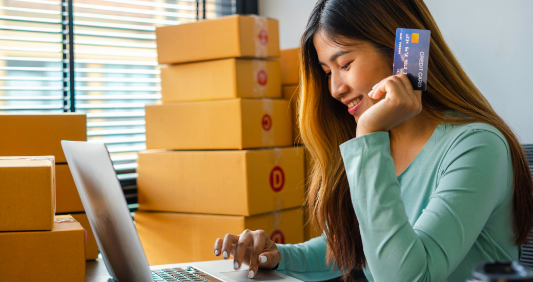 what distinguishes headless commerce from traditional commerce which is better